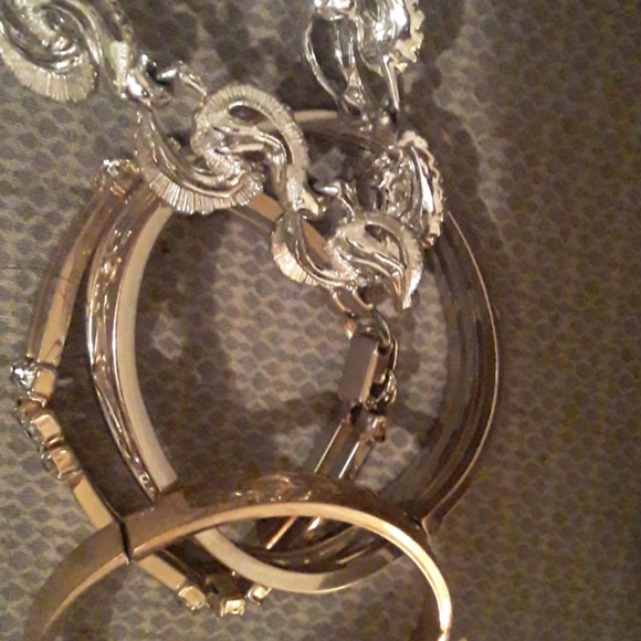 4 bracelets - Picture 3 of 4